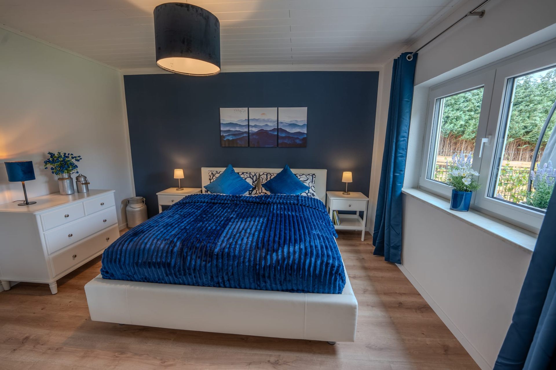 Ruhiges Schlafzimmer in Blau